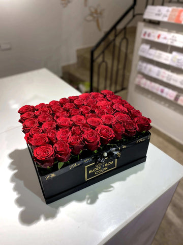 Luxury flower bouquet by BloomBox Co – premium florist in Lahore.